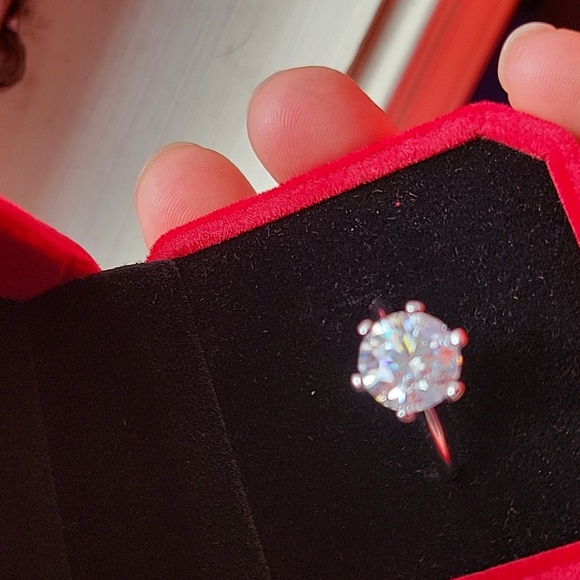 4ct authentic moissanite ring with 925 silver Size 6.5 - Picture 5 of 10